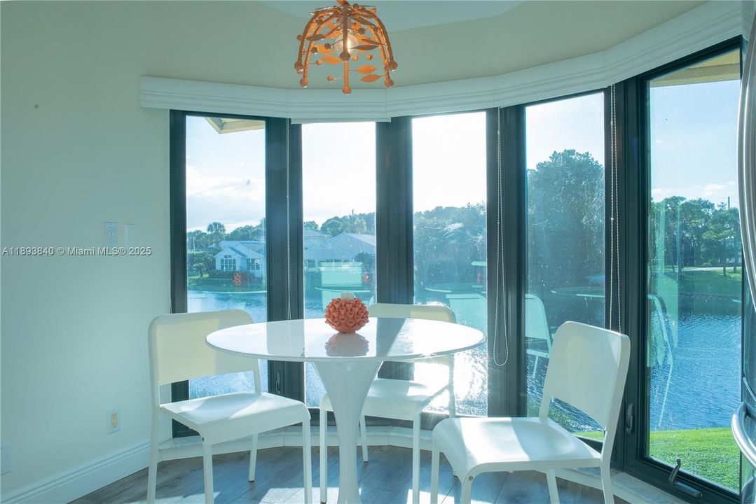 For Sale: $750,000 (2 beds, 2 baths, 1818 Square Feet)