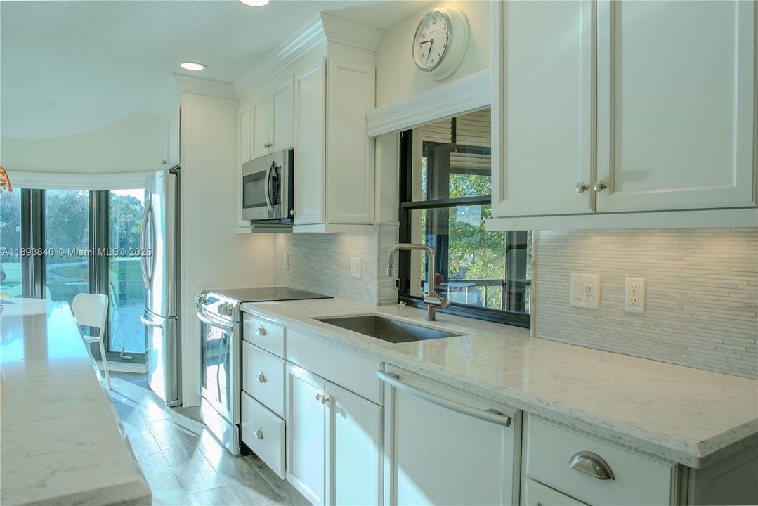 For Sale: $750,000 (2 beds, 2 baths, 1818 Square Feet)