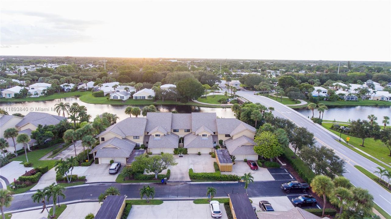 For Sale: $750,000 (2 beds, 2 baths, 1818 Square Feet)