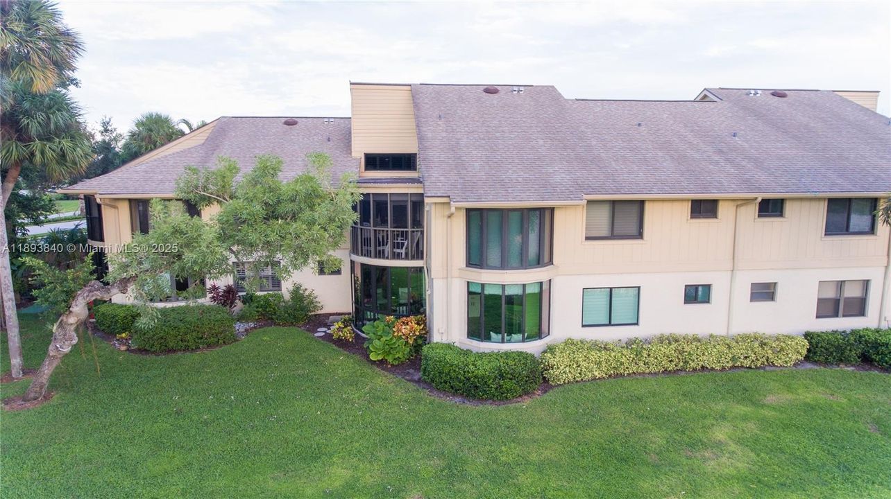 For Sale: $750,000 (2 beds, 2 baths, 1818 Square Feet)