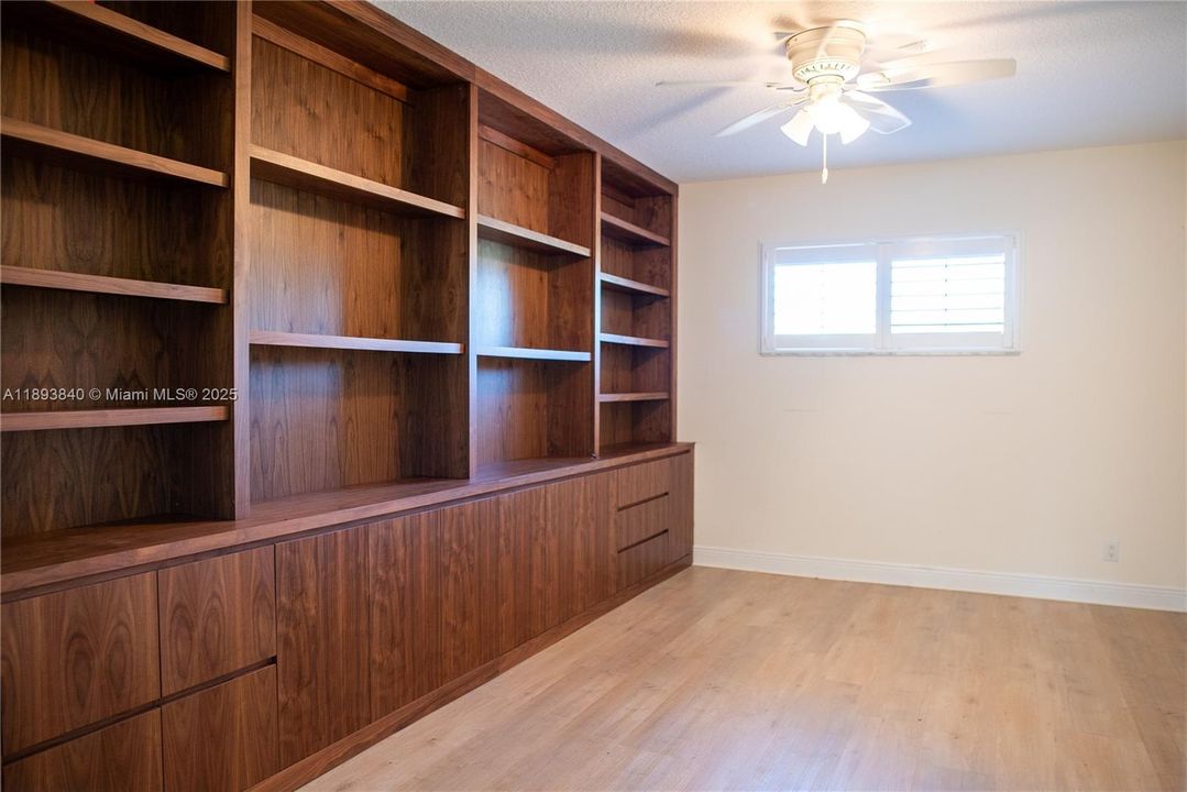 For Sale: $750,000 (2 beds, 2 baths, 1818 Square Feet)