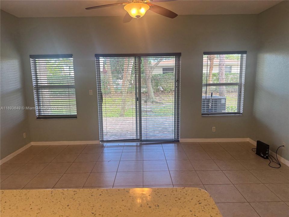 待售: $360,000 (2 贝兹, 2 浴室, 1574 平方英尺)