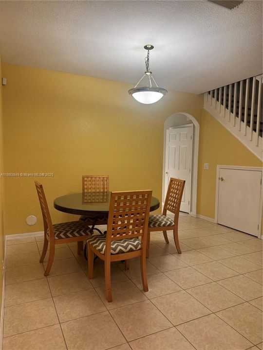 待售: $360,000 (2 贝兹, 2 浴室, 1574 平方英尺)