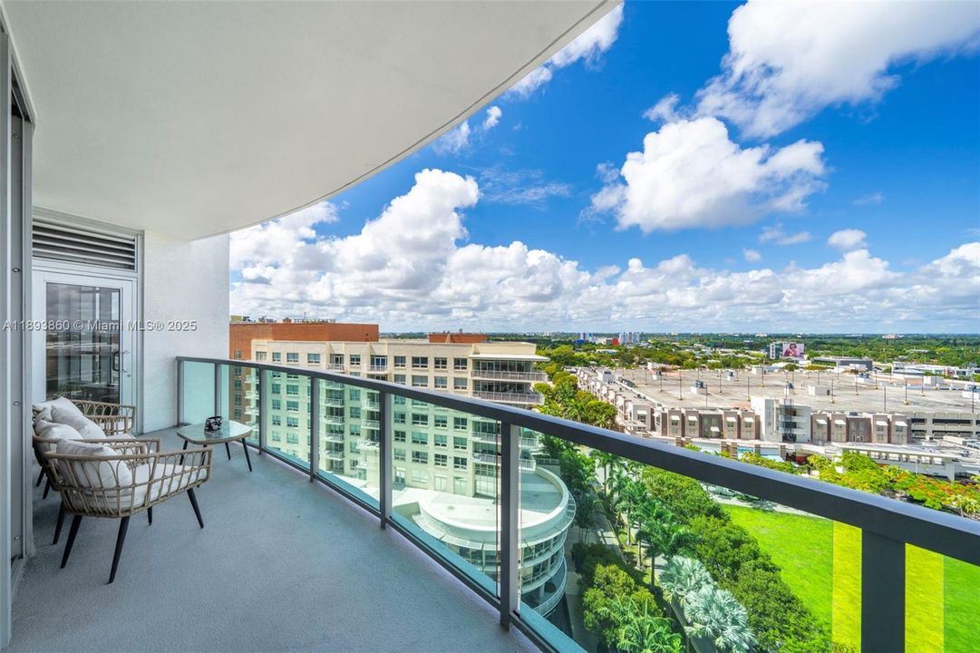 For Sale: $655,000 (2 beds, 2 baths, 1181 Square Feet)