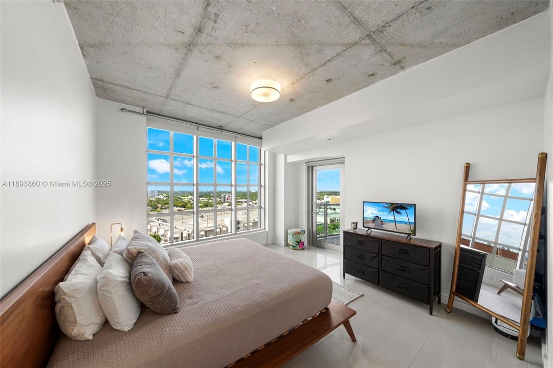 For Sale: $655,000 (2 beds, 2 baths, 1181 Square Feet)