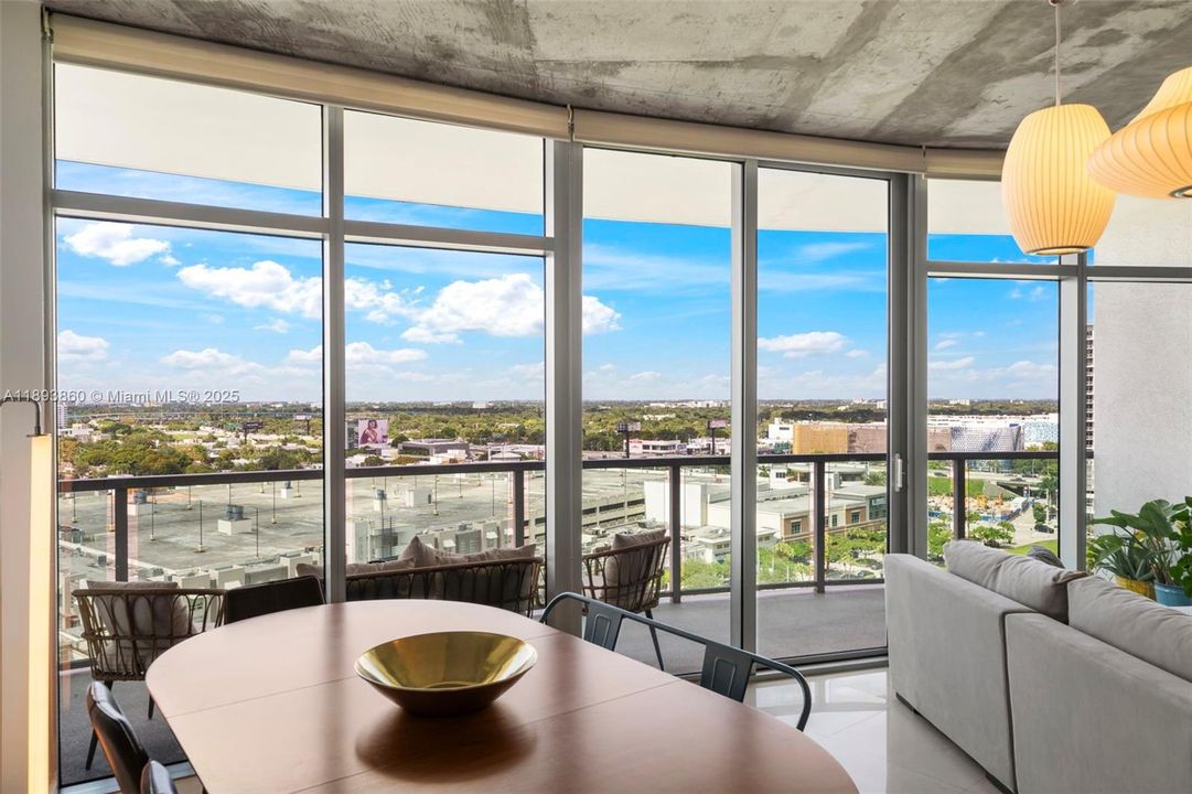 For Sale: $655,000 (2 beds, 2 baths, 1181 Square Feet)
