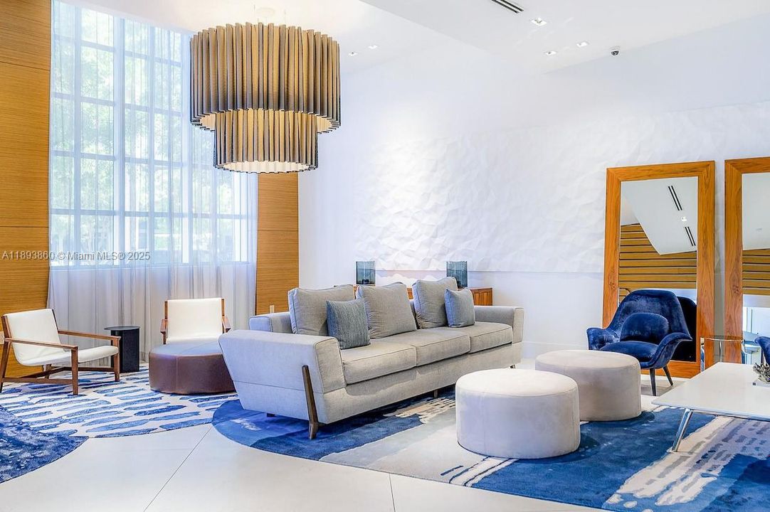For Sale: $655,000 (2 beds, 2 baths, 1181 Square Feet)