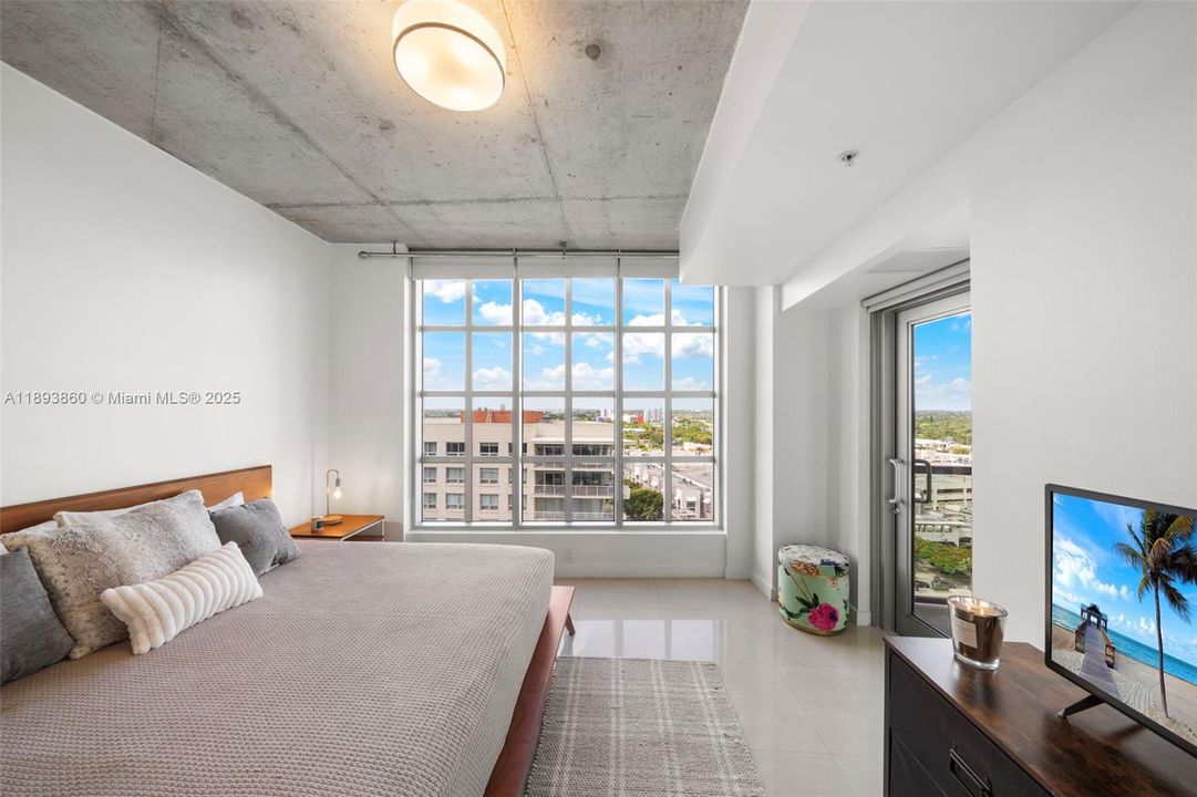 For Sale: $655,000 (2 beds, 2 baths, 1181 Square Feet)