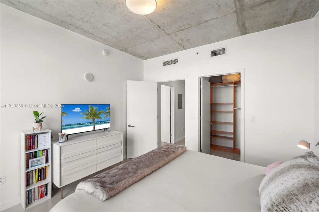 For Sale: $655,000 (2 beds, 2 baths, 1181 Square Feet)