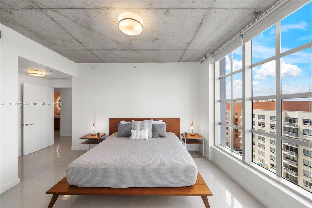 For Sale: $655,000 (2 beds, 2 baths, 1181 Square Feet)