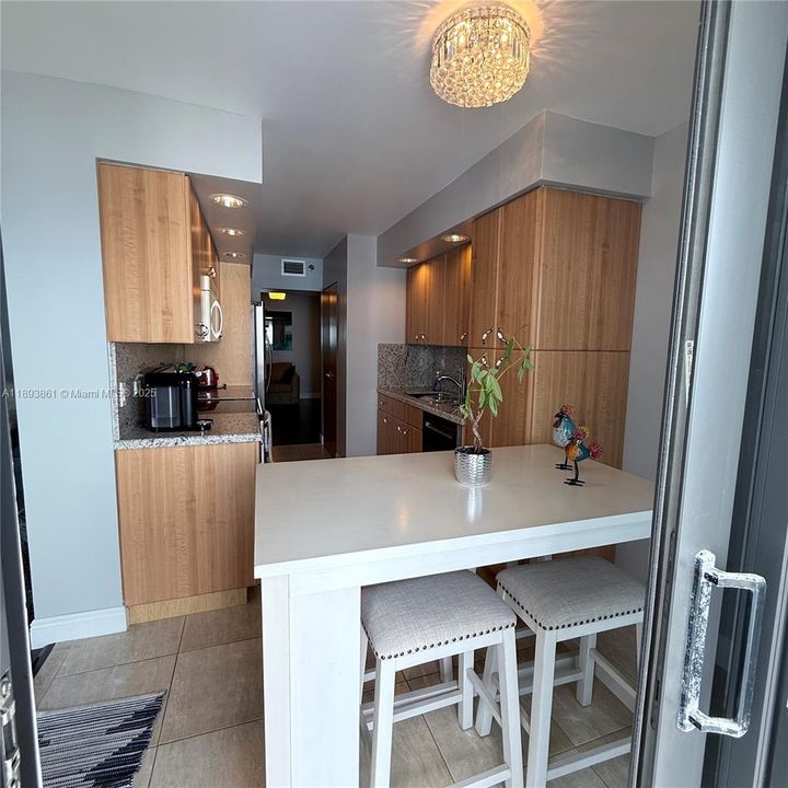 Active With Contract: $475,000 (1 beds, 1 baths, 1190 Square Feet)