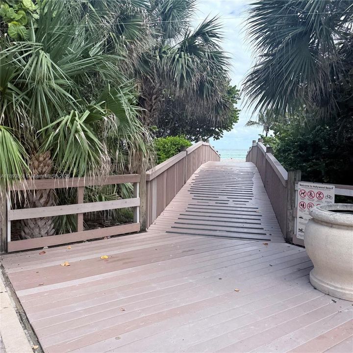 Active With Contract: $475,000 (1 beds, 1 baths, 1190 Square Feet)