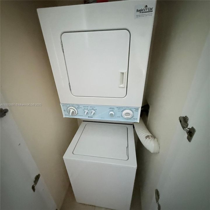 Active With Contract: $475,000 (1 beds, 1 baths, 1190 Square Feet)