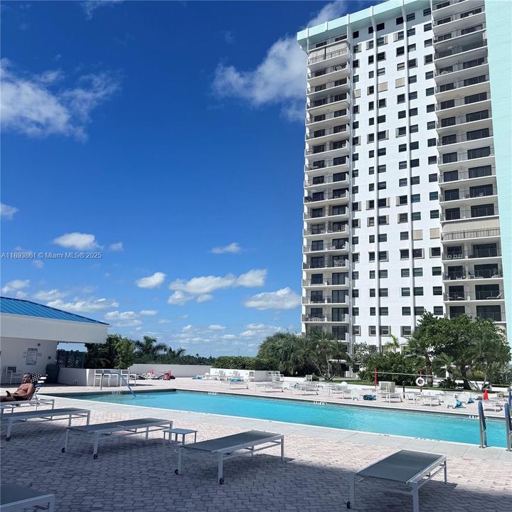 Active With Contract: $475,000 (1 beds, 1 baths, 1190 Square Feet)