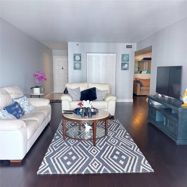 Active With Contract: $475,000 (1 beds, 1 baths, 1190 Square Feet)