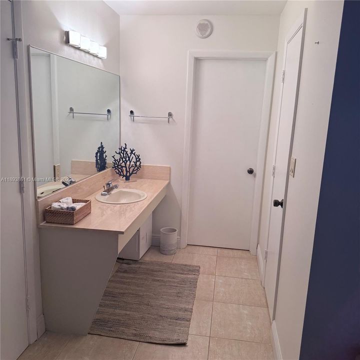 Active With Contract: $475,000 (1 beds, 1 baths, 1190 Square Feet)