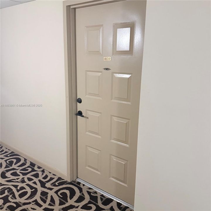 Active With Contract: $475,000 (1 beds, 1 baths, 1190 Square Feet)