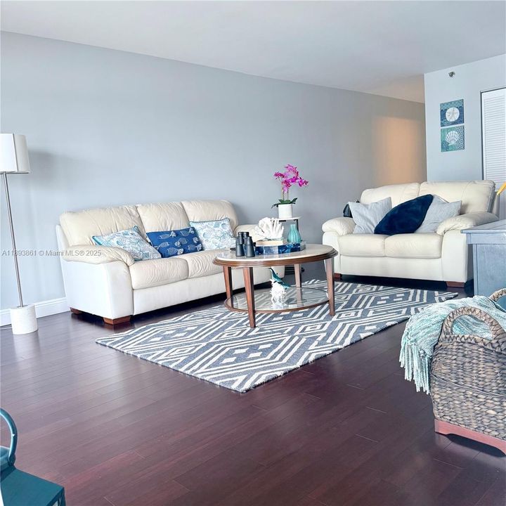Active With Contract: $475,000 (1 beds, 1 baths, 1190 Square Feet)