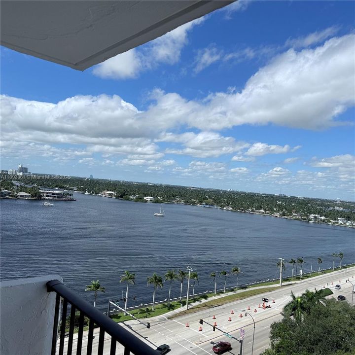 Active With Contract: $475,000 (1 beds, 1 baths, 1190 Square Feet)