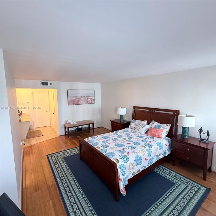 Active With Contract: $475,000 (1 beds, 1 baths, 1190 Square Feet)