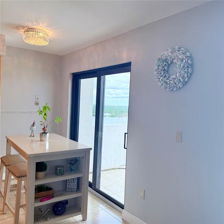 Active With Contract: $475,000 (1 beds, 1 baths, 1190 Square Feet)