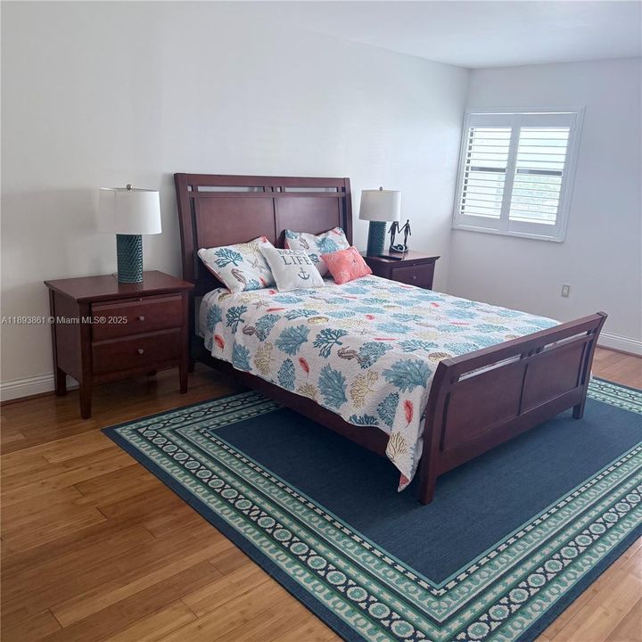 Active With Contract: $475,000 (1 beds, 1 baths, 1190 Square Feet)