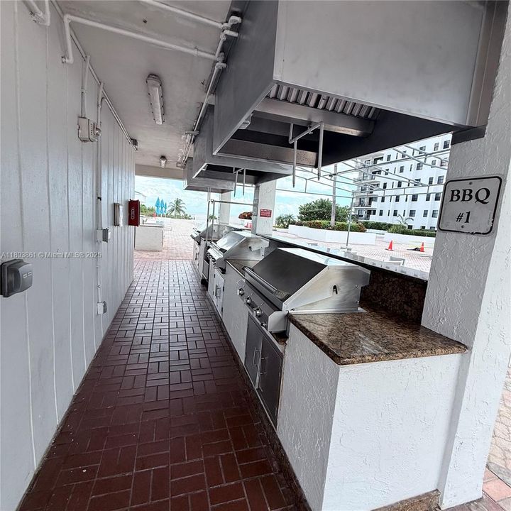 Active With Contract: $475,000 (1 beds, 1 baths, 1190 Square Feet)