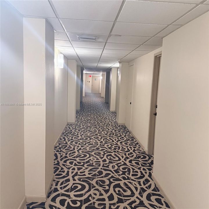 Active With Contract: $475,000 (1 beds, 1 baths, 1190 Square Feet)