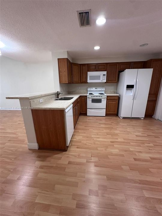 В аренду: $2,800 (2 спален, 2 ванн, 1131 Квадратных фут)