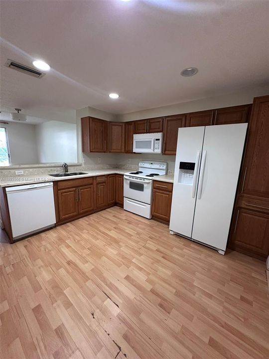 В аренду: $2,800 (2 спален, 2 ванн, 1131 Квадратных фут)