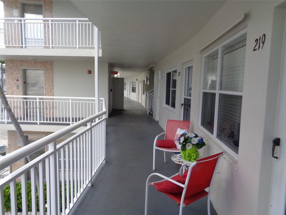 待售: $165,000 (1 贝兹, 1 浴室, 600 平方英尺)