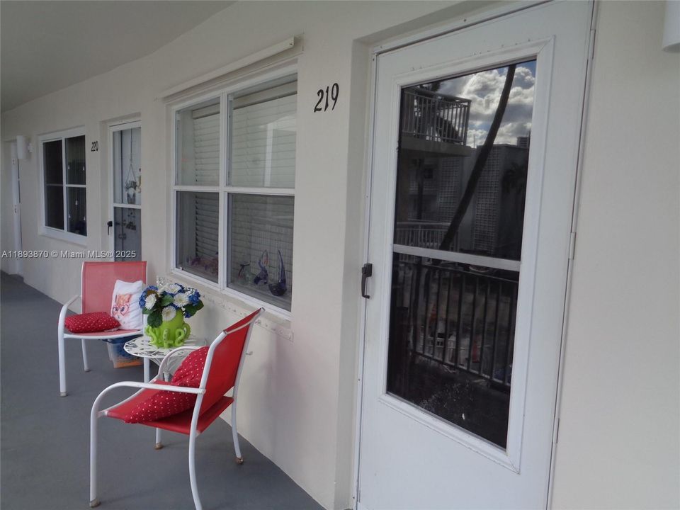 待售: $165,000 (1 贝兹, 1 浴室, 600 平方英尺)