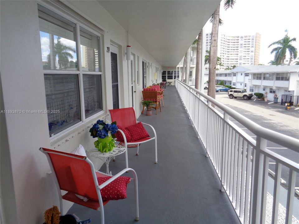 待售: $165,000 (1 贝兹, 1 浴室, 600 平方英尺)