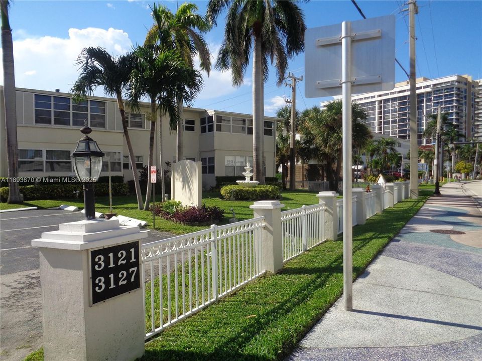 待售: $165,000 (1 贝兹, 1 浴室, 600 平方英尺)