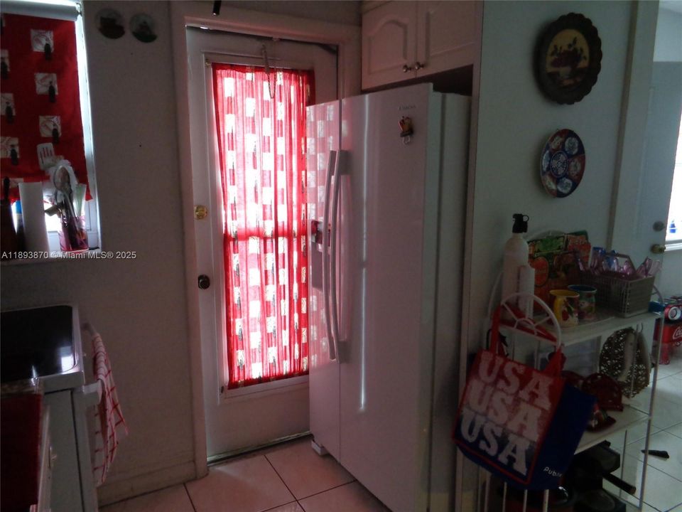 待售: $165,000 (1 贝兹, 1 浴室, 600 平方英尺)