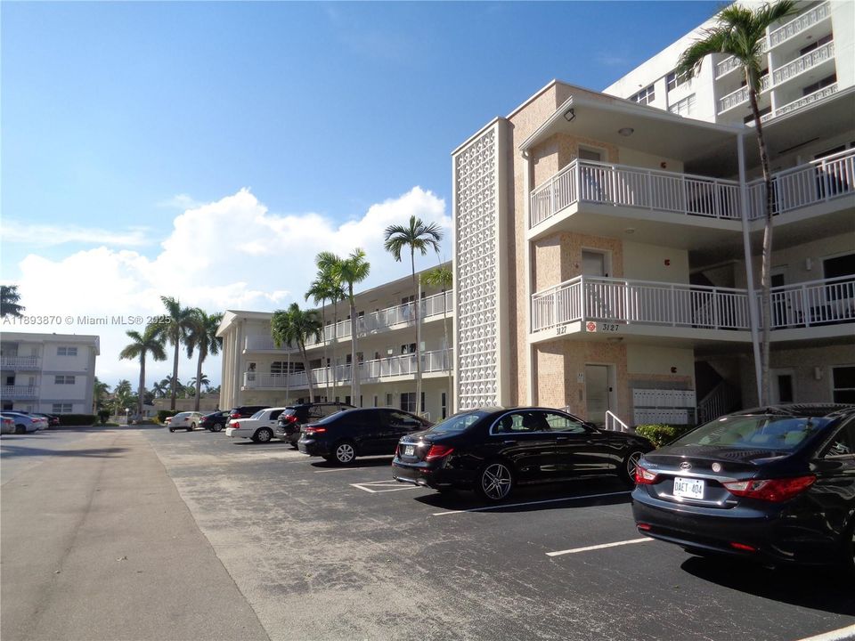 待售: $165,000 (1 贝兹, 1 浴室, 600 平方英尺)