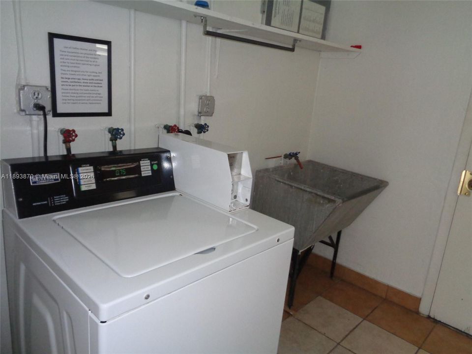 待售: $165,000 (1 贝兹, 1 浴室, 600 平方英尺)