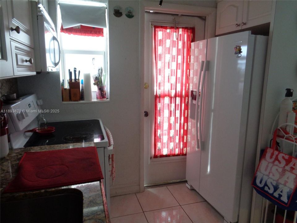 待售: $165,000 (1 贝兹, 1 浴室, 600 平方英尺)