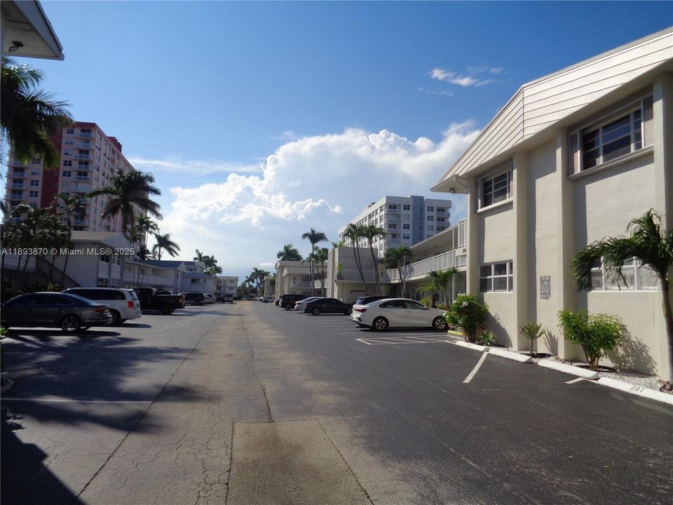 待售: $165,000 (1 贝兹, 1 浴室, 600 平方英尺)