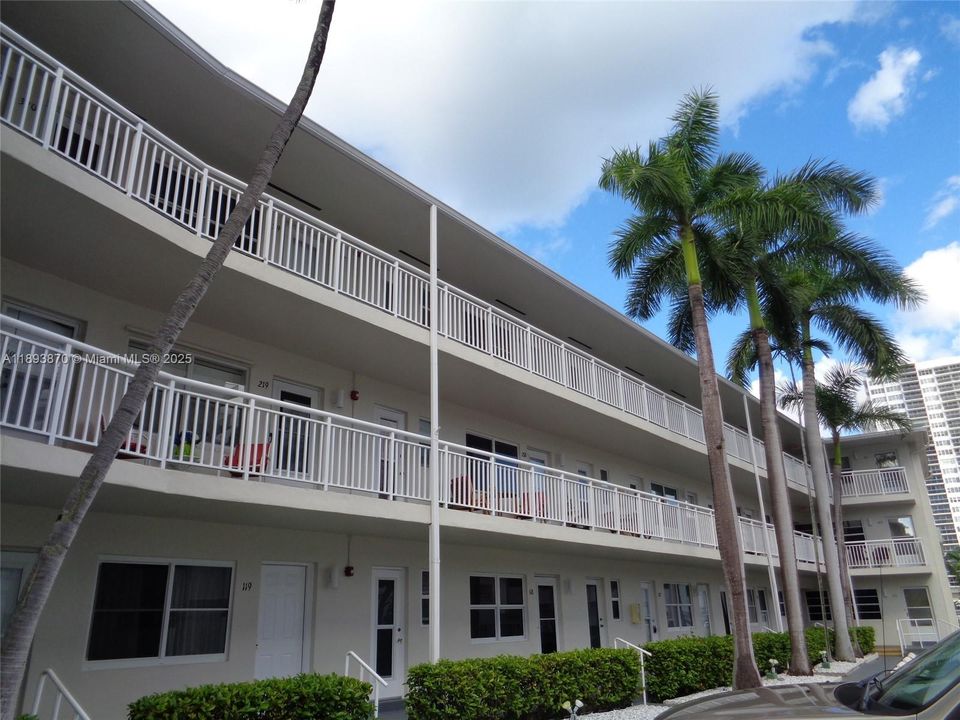 待售: $165,000 (1 贝兹, 1 浴室, 600 平方英尺)