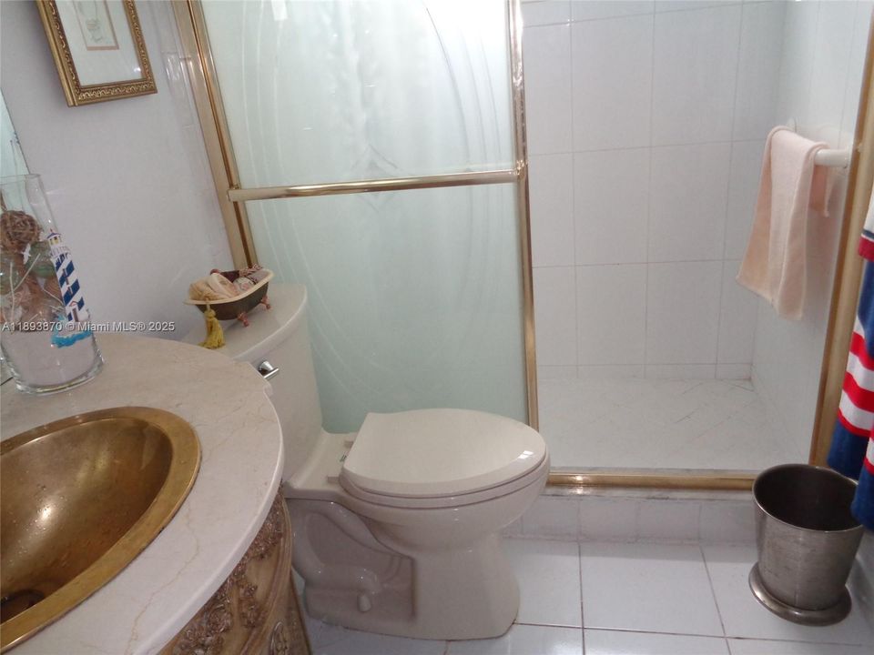 待售: $165,000 (1 贝兹, 1 浴室, 600 平方英尺)