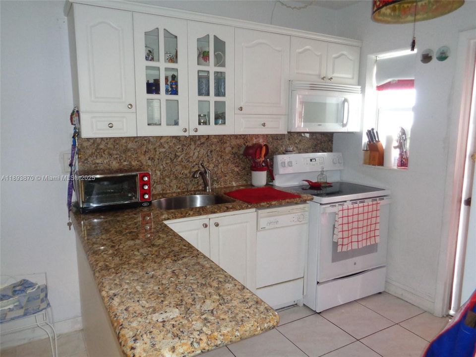 待售: $165,000 (1 贝兹, 1 浴室, 600 平方英尺)