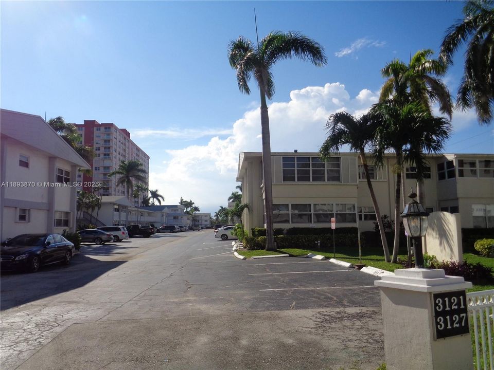 待售: $165,000 (1 贝兹, 1 浴室, 600 平方英尺)