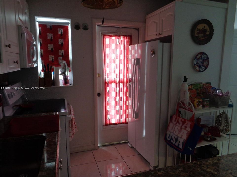 待售: $165,000 (1 贝兹, 1 浴室, 600 平方英尺)