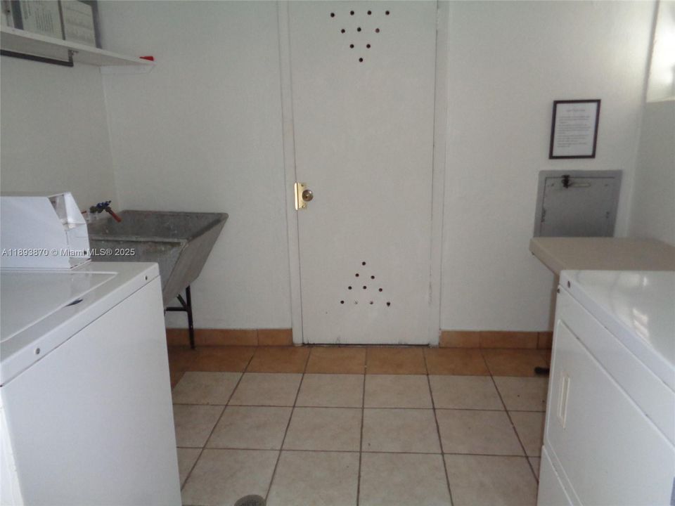 待售: $165,000 (1 贝兹, 1 浴室, 600 平方英尺)