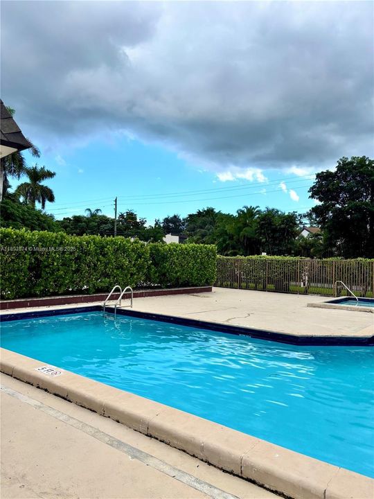 合同活跃: $1,850 (1 贝兹, 1 浴室, 709 平方英尺)