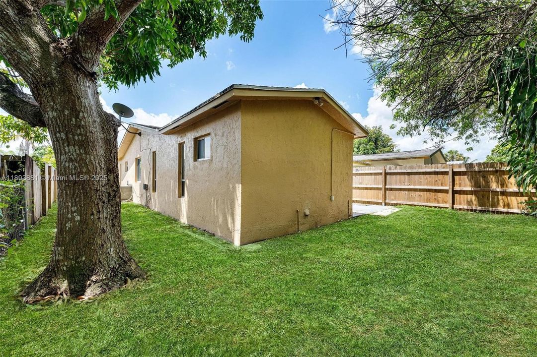 Недавно продано: $372,000 (3 спален, 2 ванн, 1106 Квадратных фут)