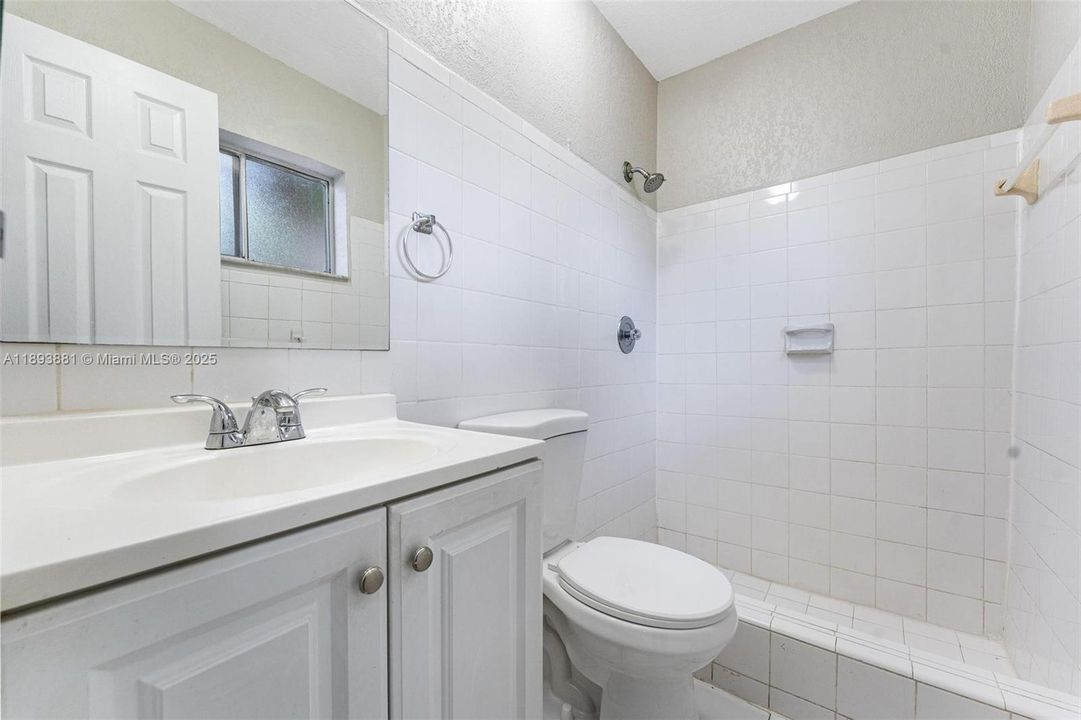 Недавно продано: $372,000 (3 спален, 2 ванн, 1106 Квадратных фут)