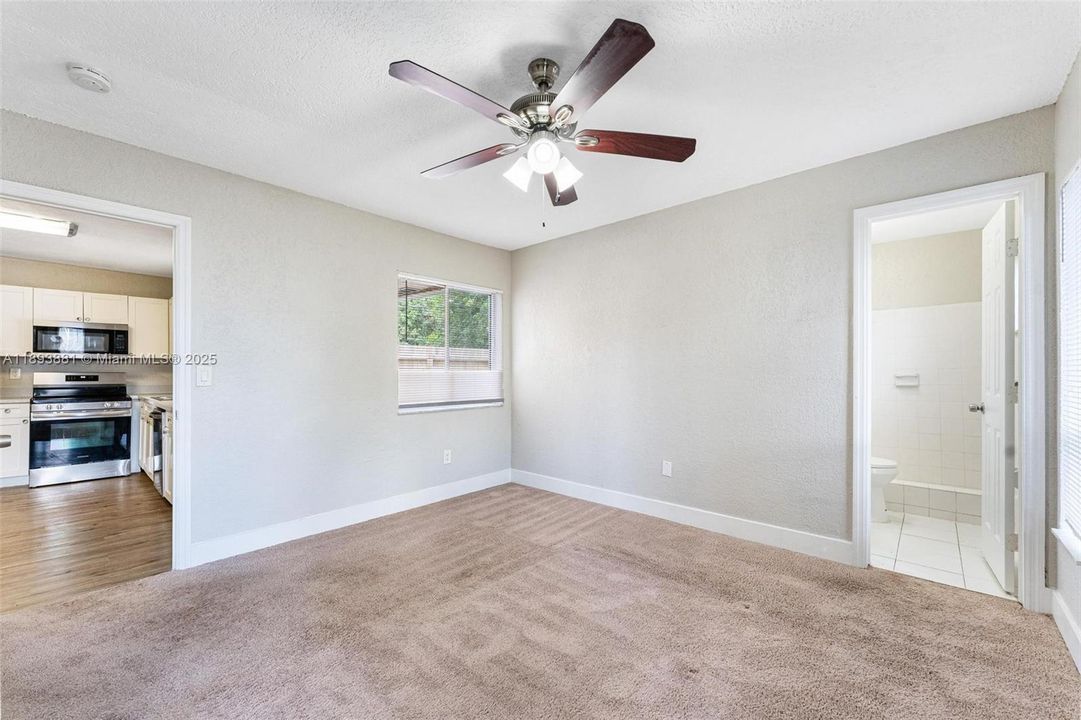 Недавно продано: $372,000 (3 спален, 2 ванн, 1106 Квадратных фут)