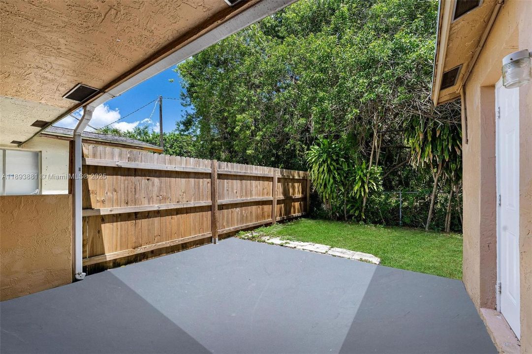 Недавно продано: $372,000 (3 спален, 2 ванн, 1106 Квадратных фут)